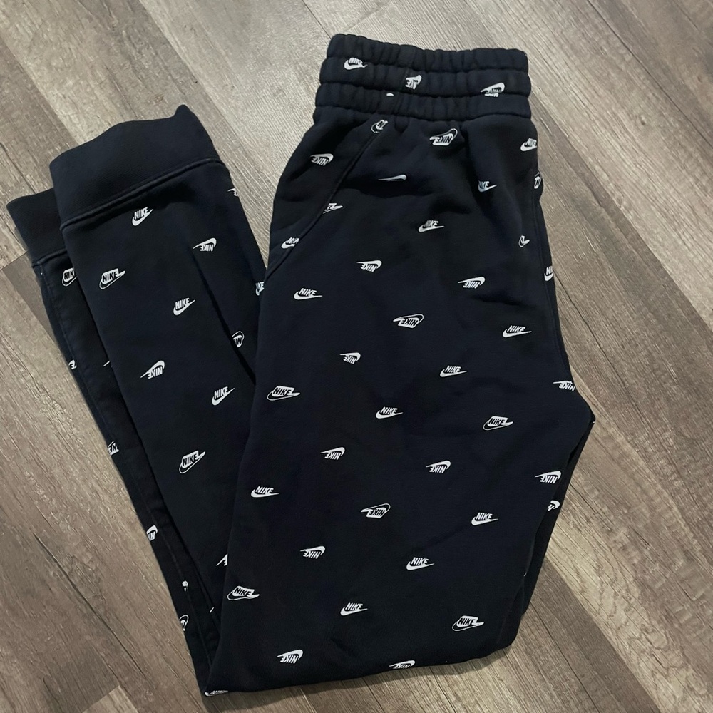 Black Nike logo sweatpants